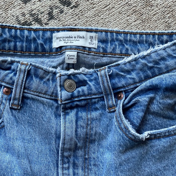 abercrombie & fitch The 90s Relaxed Jean
High Rise curve love 28/ 6s - Picture 3 of 11